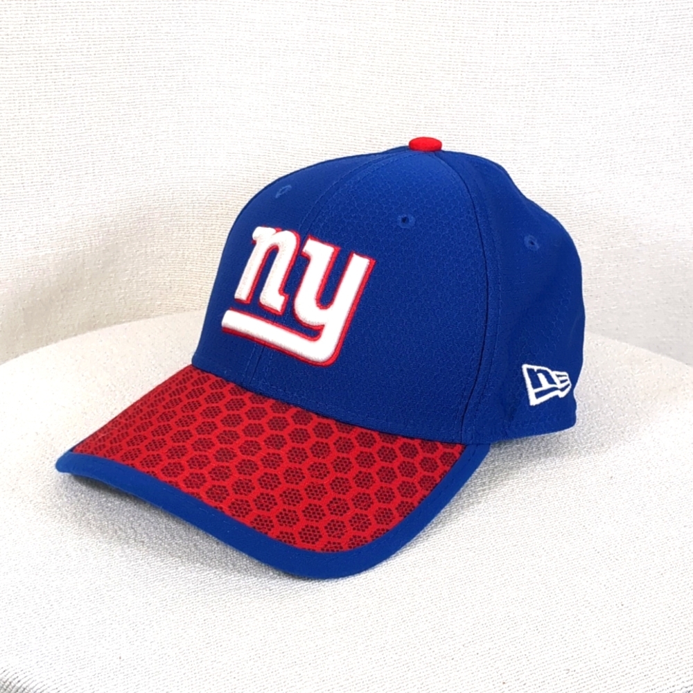 New Era New York Giants Embroidered Logo Fitted Hat Size Small/Medium EUC